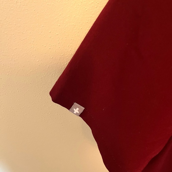 Like New Figs Casma Three Pocket Women's Burgundy Scrub Top - M - Picture 7 of 8